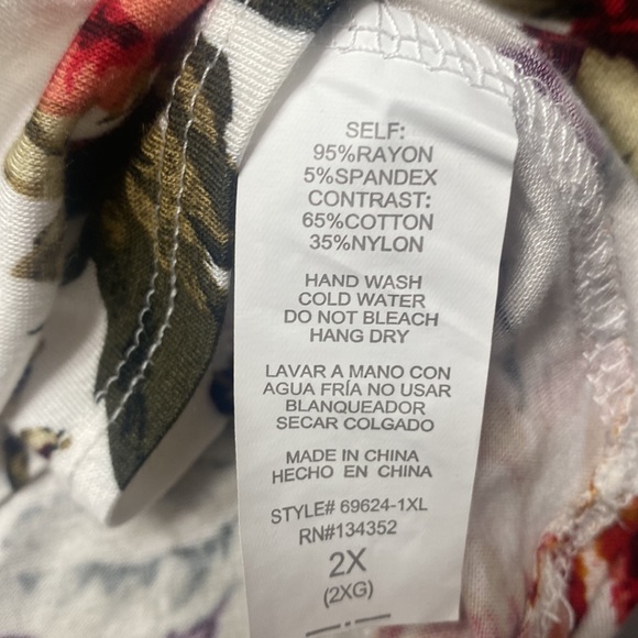 Ambiance Sleeveless Floral Blouse with Lace NWOT - Picture 8 of 8